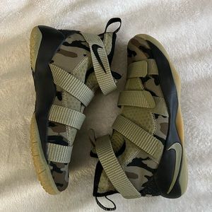 Nike Lebron soldiers shoes